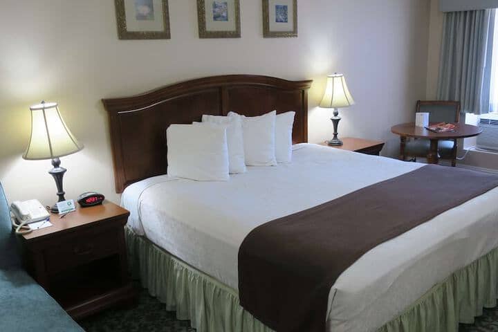 Room 13 of 32